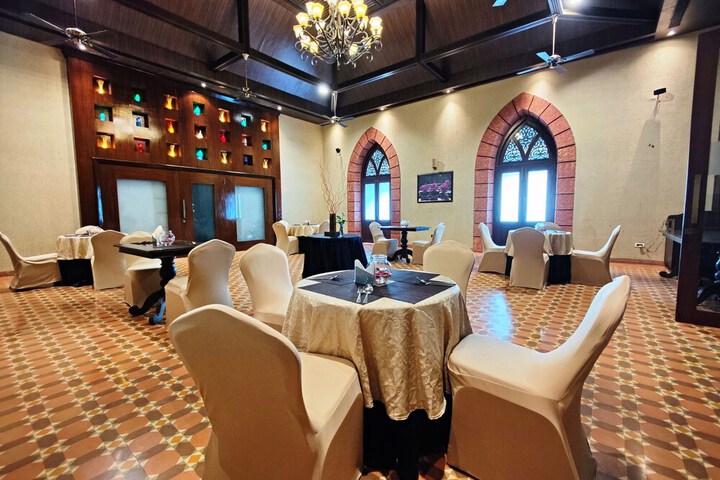 Ballroom/Hall 70 of 119