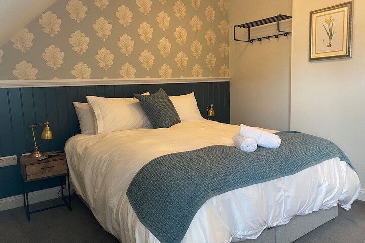 Room 5 of 18