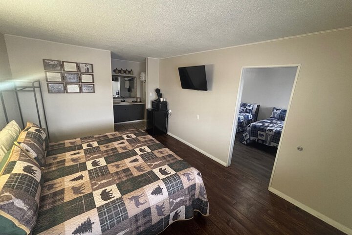 Room 16 of 37