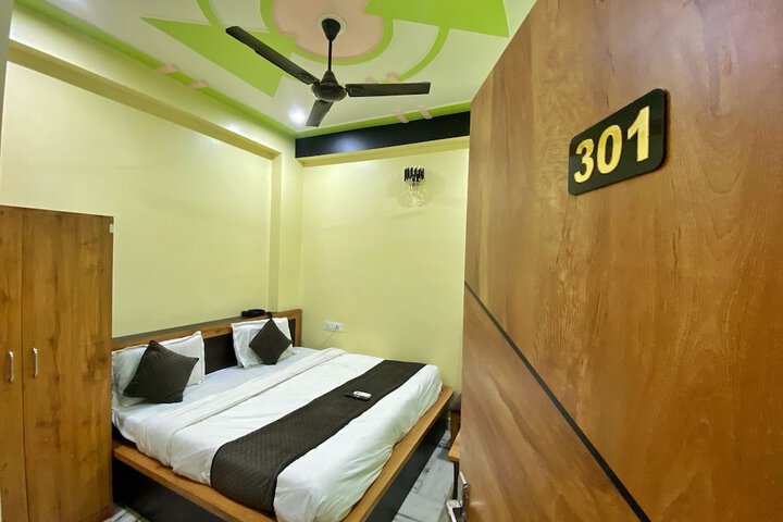 Room 9 of 18