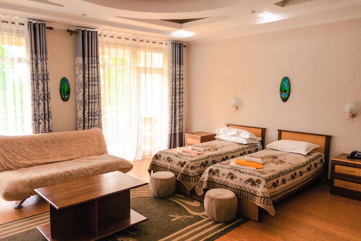 Room 21 of 38