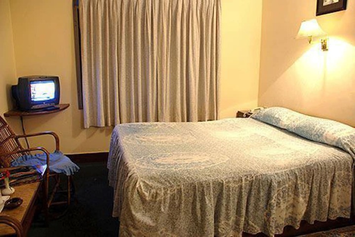 Room 9 of 27