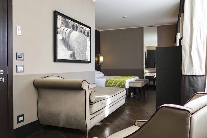 Room 45 of 79