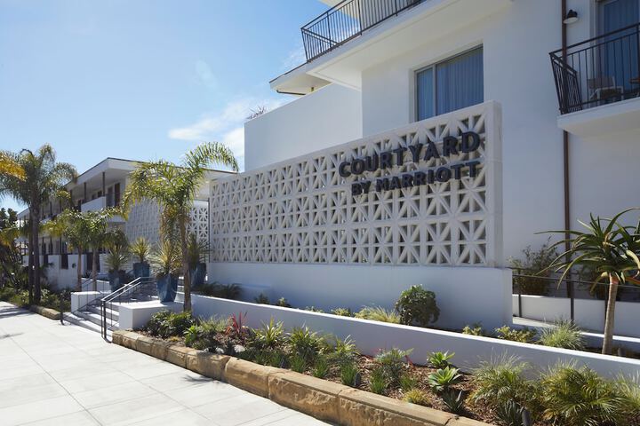 Hotel Exterior 53 of 55