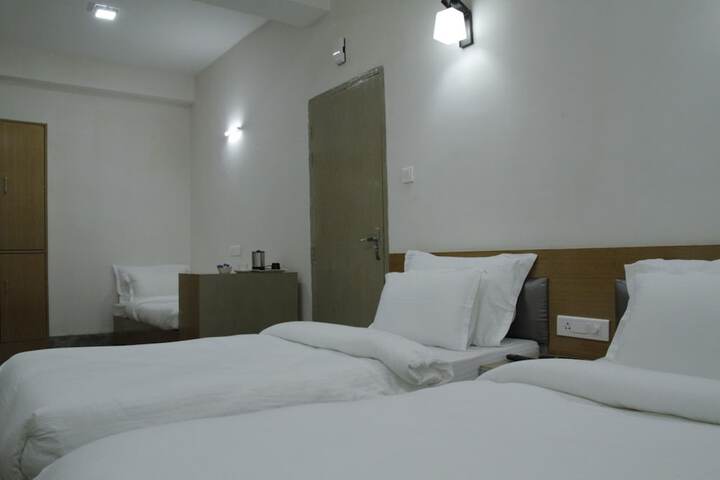 Room 8 of 13