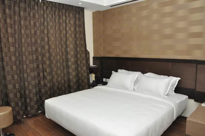 Room 12 of 40