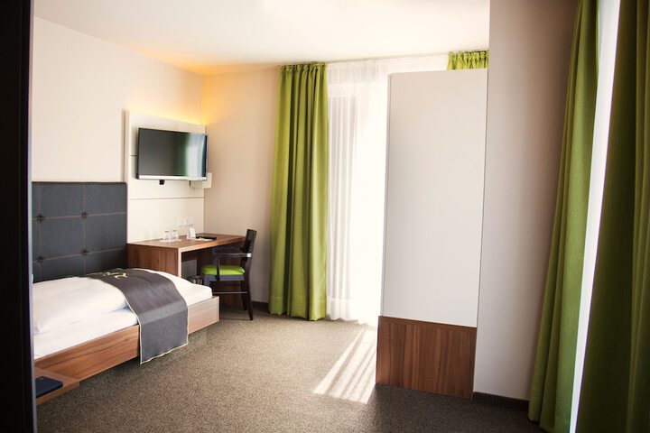 Room 19 of 38