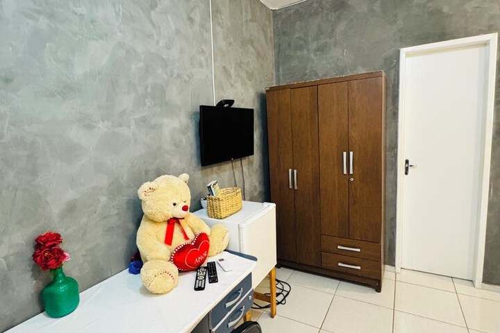 Room 6 of 35