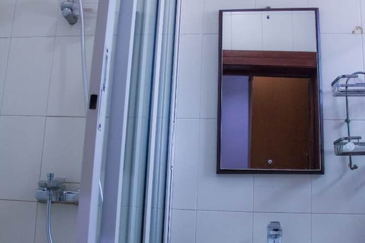 Room 21 of 38