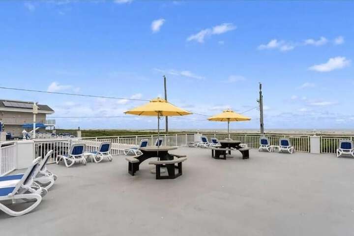 Sundeck 119 of 138