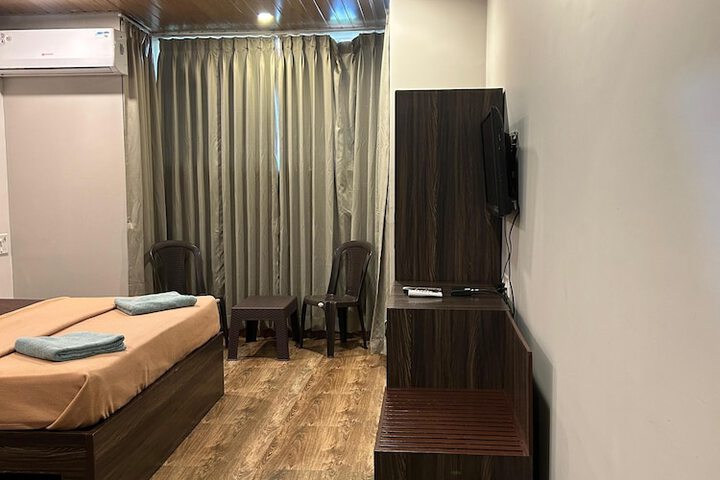 Room 8 of 18