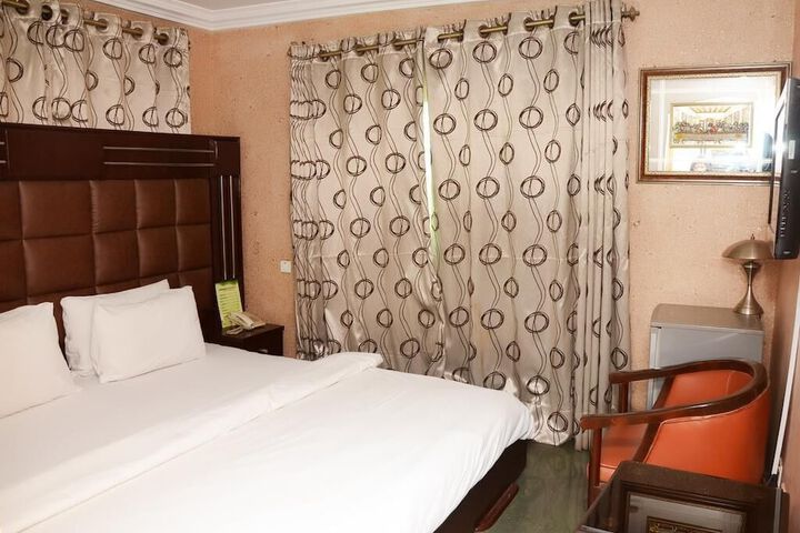 Room 15 of 22
