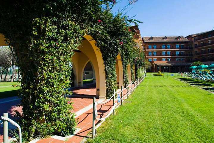Hotel Exterior 54 of 61