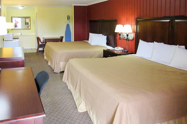 1 King Bed (1 of 20)