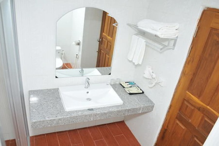 Room 15 of 32