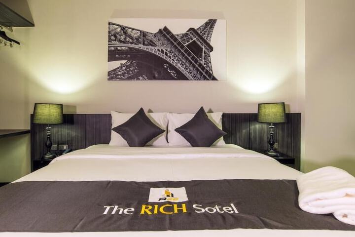 Room 28 of 40