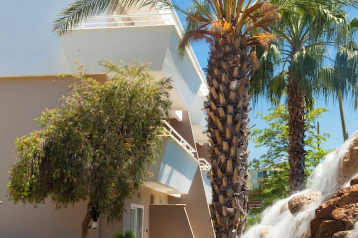 Hotel Exterior 53 of 60