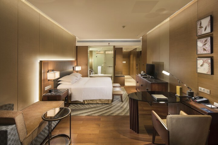 Room 5 of 90