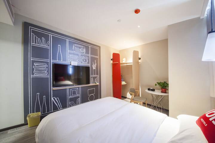 Room 8 of 23