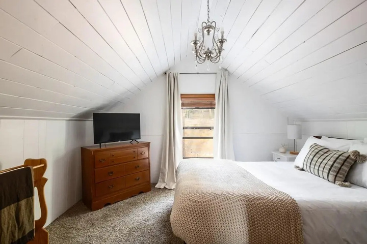 Room 2 of 14