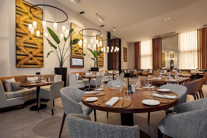 Dining 52 of 102