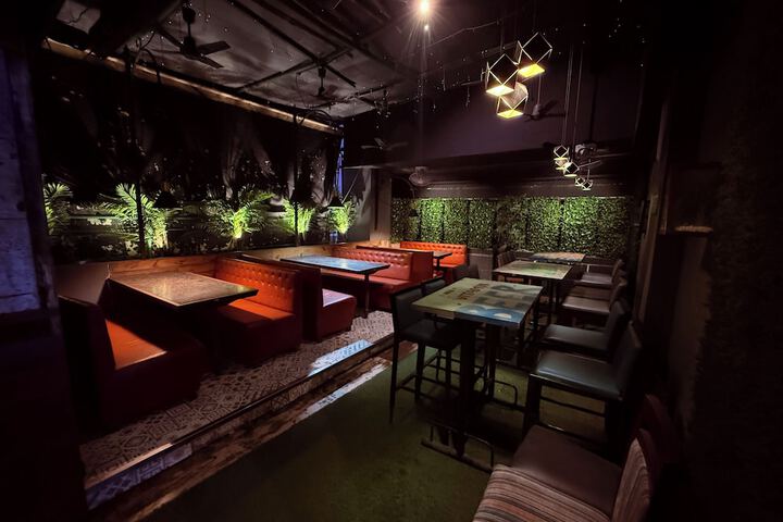 Lounge 41 of 62