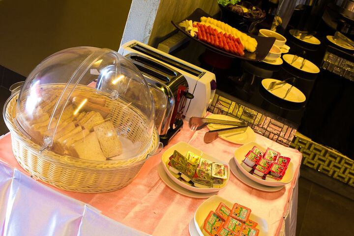 Breakfast/Coffee Service 16 of 26