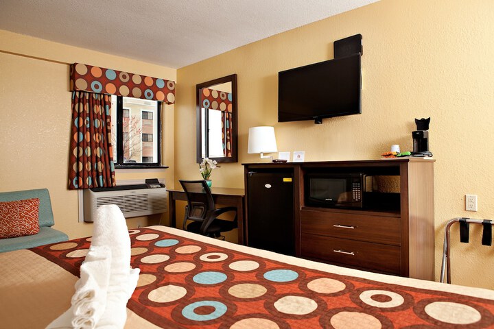 1 King Bed (12 of 45)