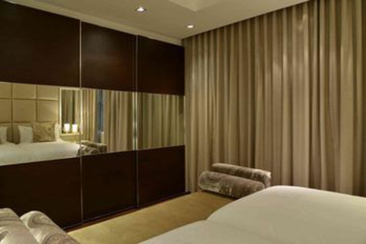 Room 10 of 36
