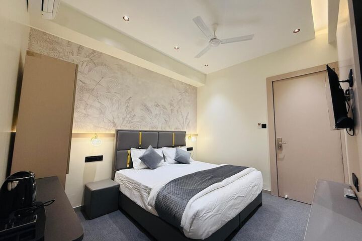 Room 7 of 27