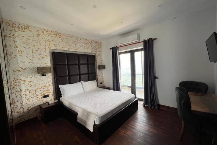 Room 19 of 32