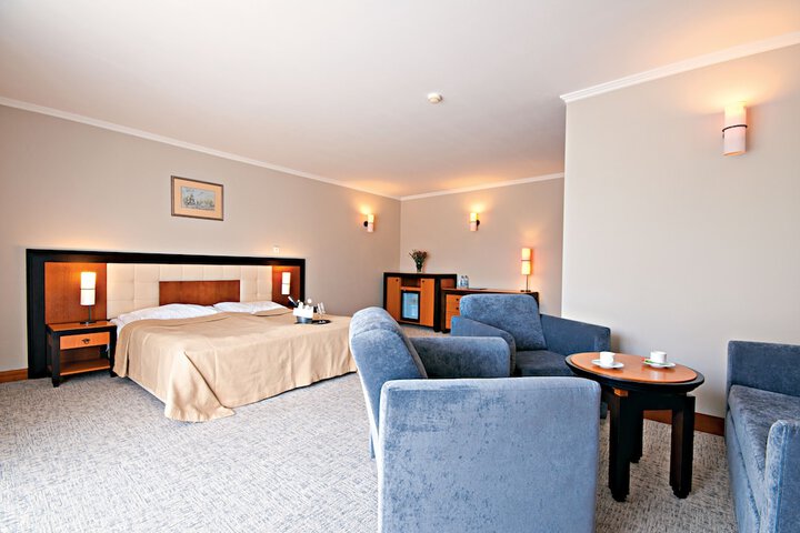 Room 4 of 43