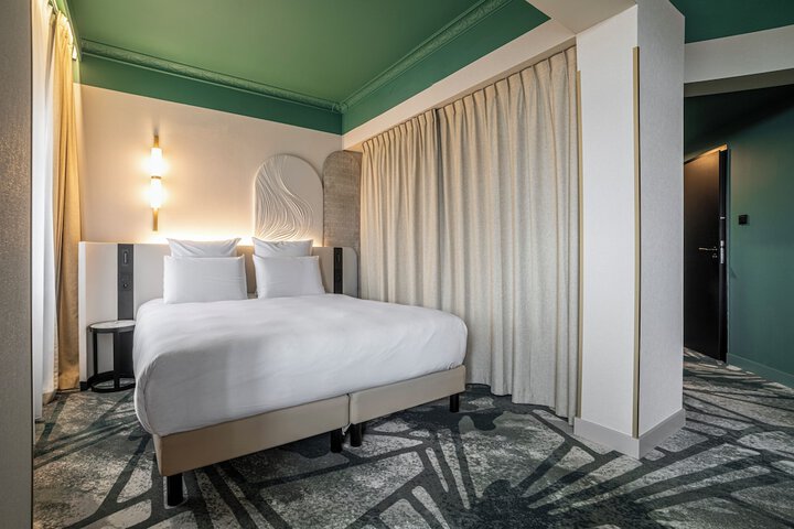 Room 15 of 207