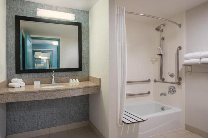 1 King Premium with in Room Drinks Snacks (6 of 31)