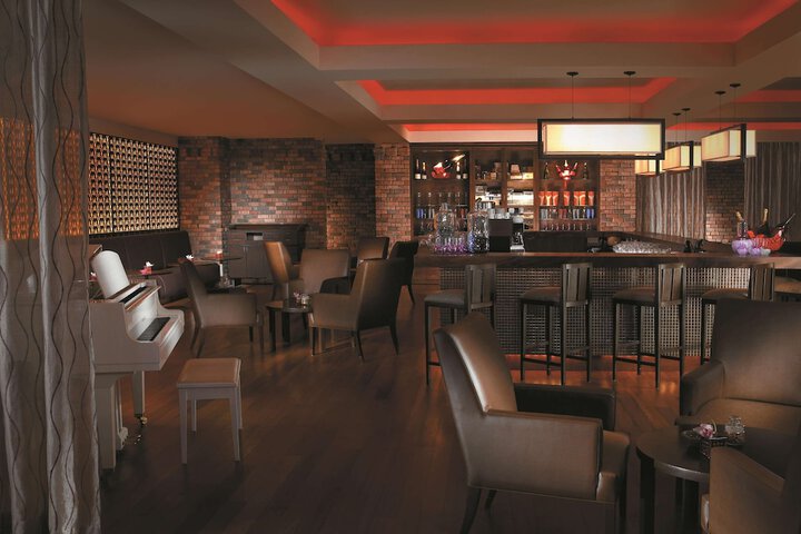Lounge 107 of 125