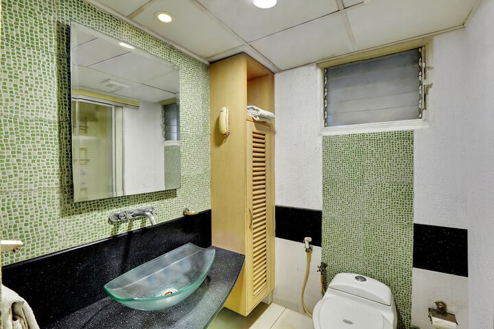 Room 11 of 21