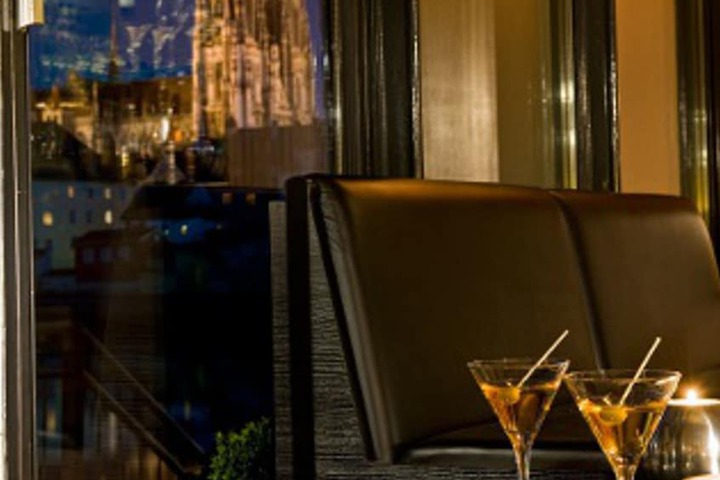 Lounge 54 of 75
