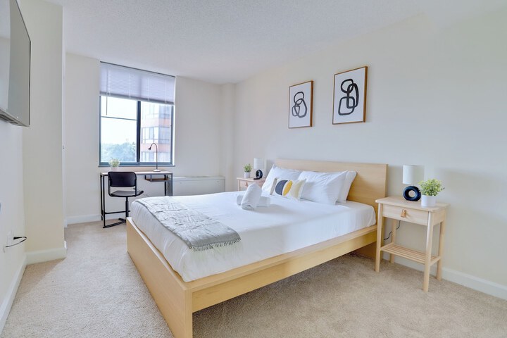 Room 8 of 198