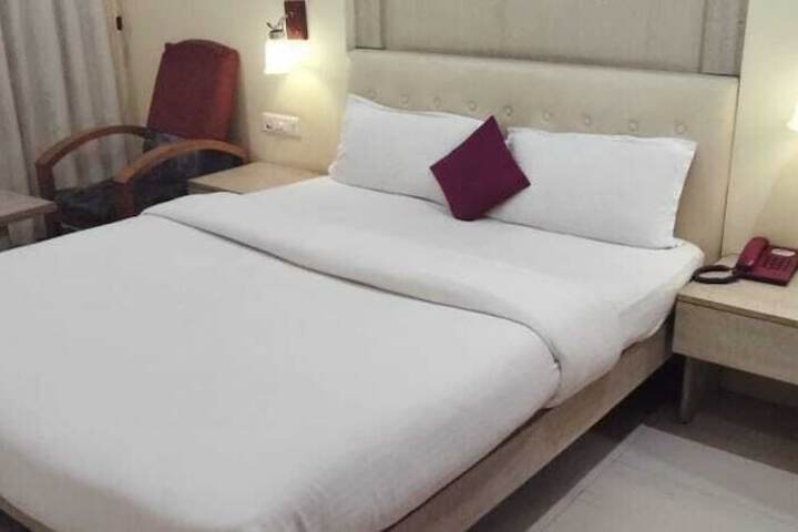 Room 2 of 33