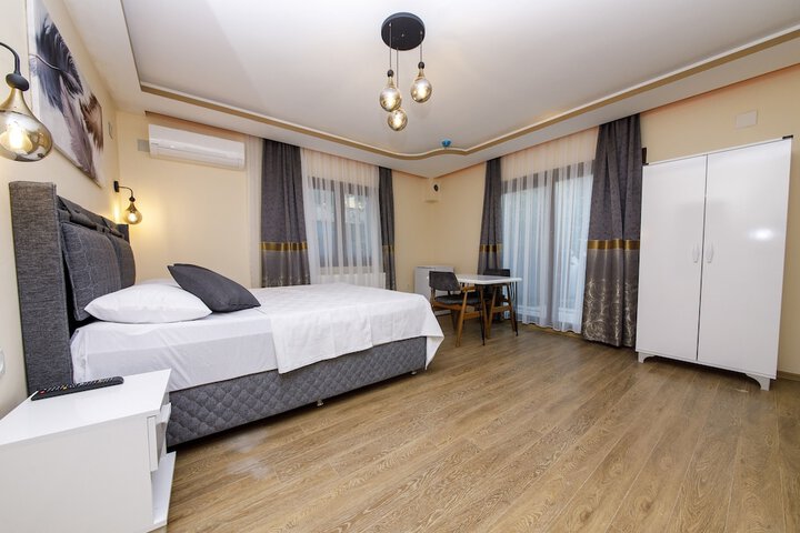 Room 3 of 58