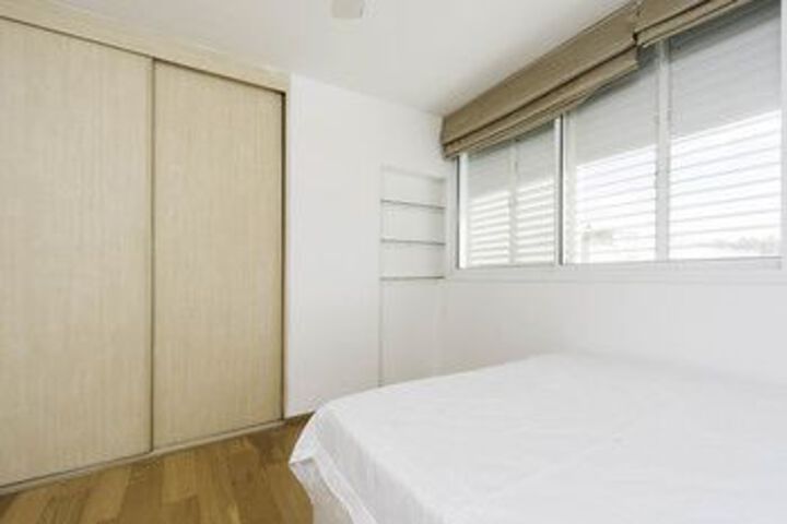 Room 10 of 22