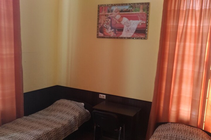 Room 17 of 99
