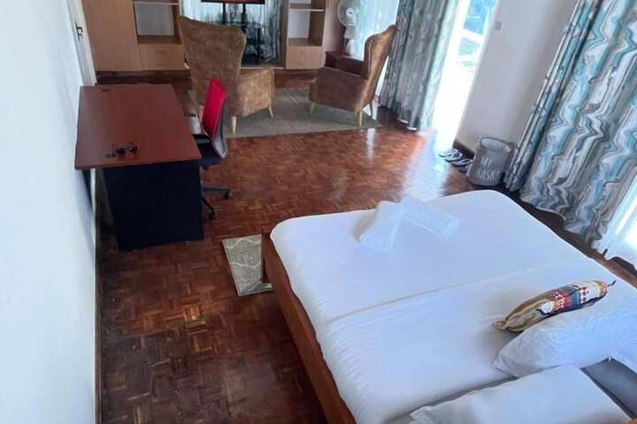 Room 11 of 27