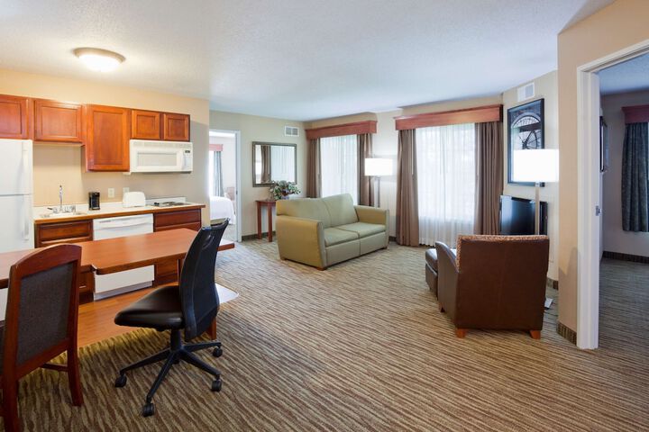Suite 1 Bedroom (6 of 14)