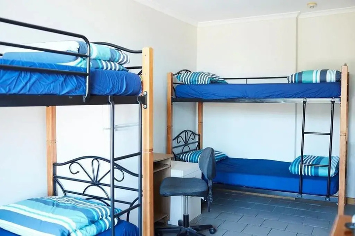 Room 4 of 11