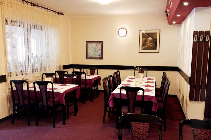 Dining 14 of 18
