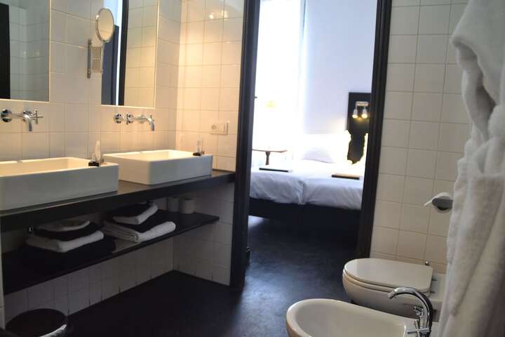Room 73 of 115