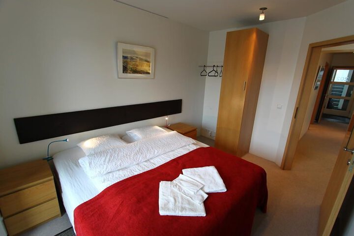 Room 7 of 76