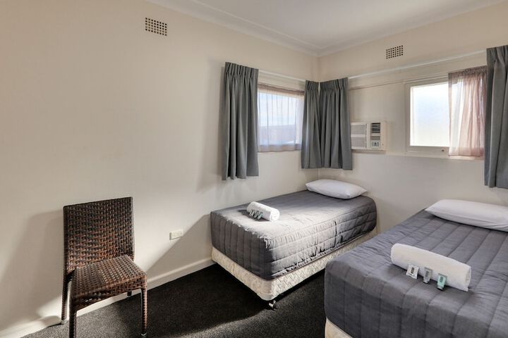 Room 9 of 34