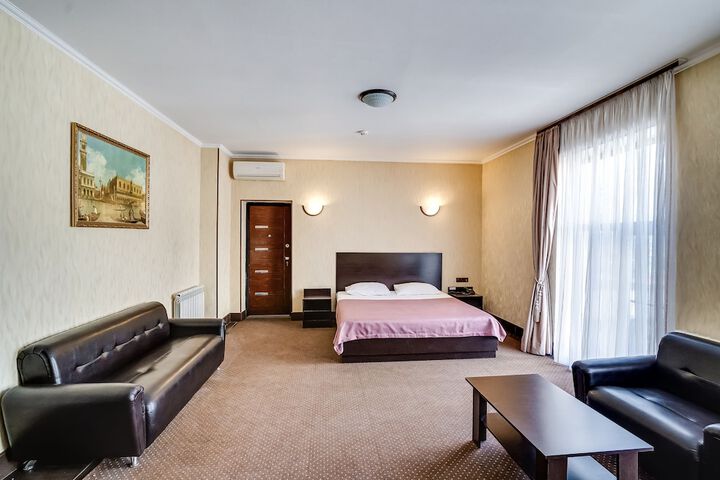 Room 5 of 33